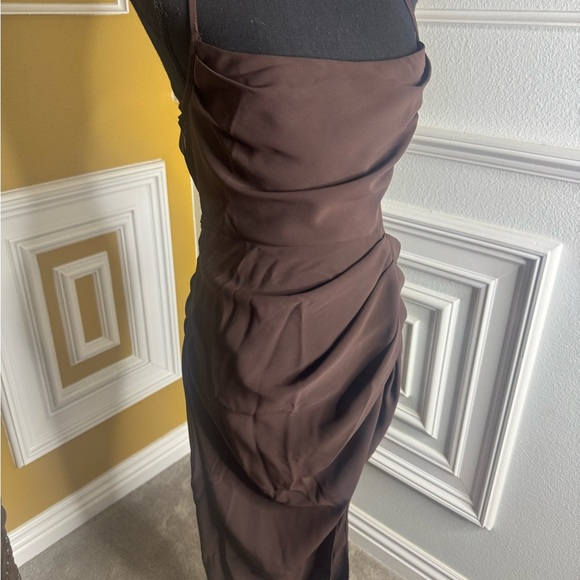 Elegant Brown Dress - Picture 5 of 11